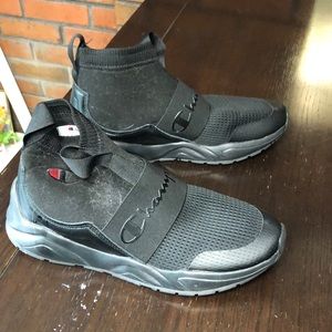 Worn maybe once. Dusty just need cleaning off.